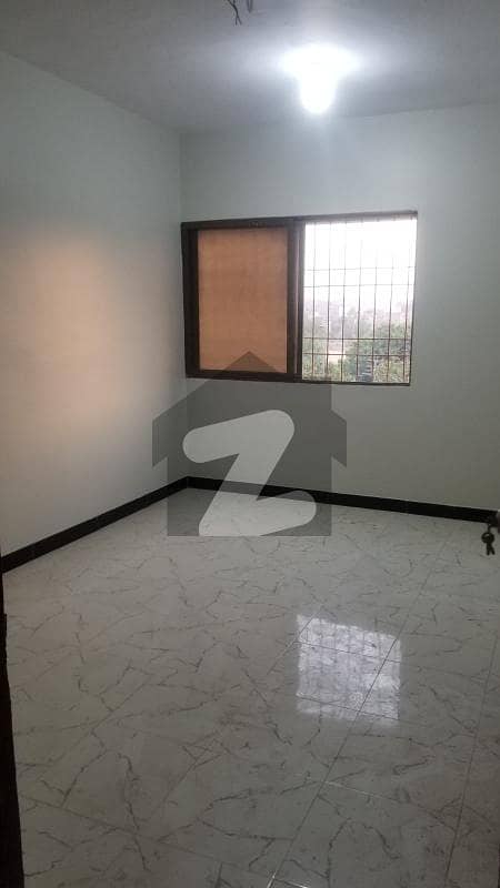 3 Bed D D , 4th Floor , Kda Lease Available For Sale