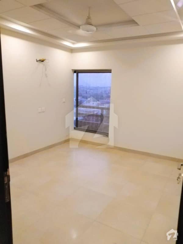 4 Bedrooms Apartment For Rent in Zarkon Hieghts