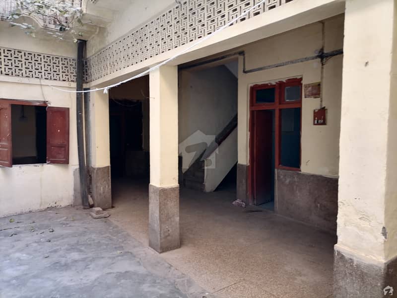 گلبرگ پشاور میں 3 کمروں کا 5 مرلہ مکان 18 ہزار میں کرایہ پر دستیاب ہے۔