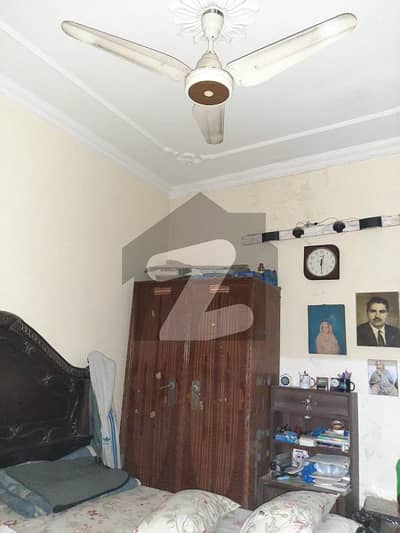 بسطامی روڈ سمن آباد لاہور میں 2 کمروں کا 2 مرلہ مکان 52 لاکھ میں برائے فروخت۔