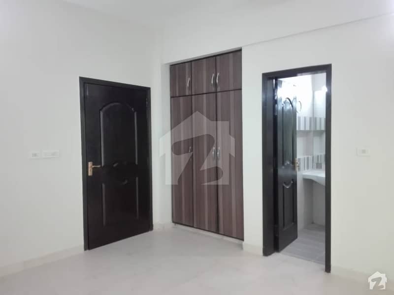 Premium 10 Marla Flat Is Available For Rent In Lahore Premium 10 Marla Flat Is Available For Rent In Lahore