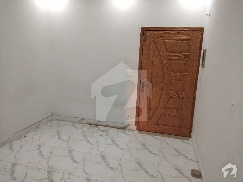 Investors Should Rent This Flat Located Ideally In Samanabad