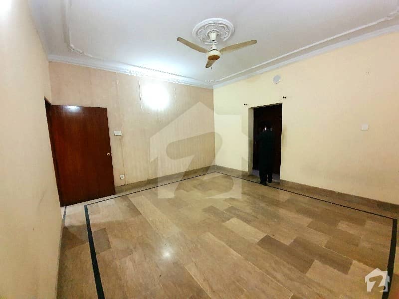 House Of 2925 Square Feet Available For Rent In Mozang Chungi