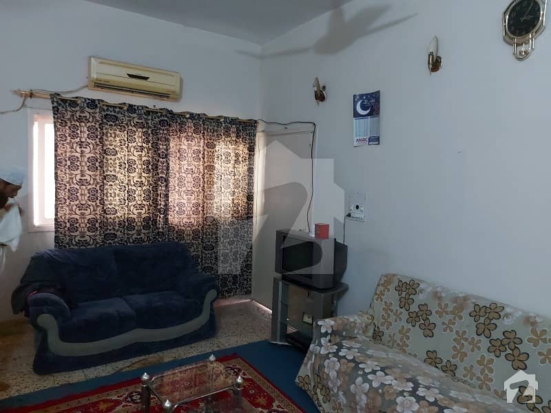نارتھ ناظم آباد ۔ بلاک ٹی نارتھ ناظم آباد کراچی میں 5 کمروں کا 8 مرلہ مکان 2.2 کروڑ میں برائے فروخت۔