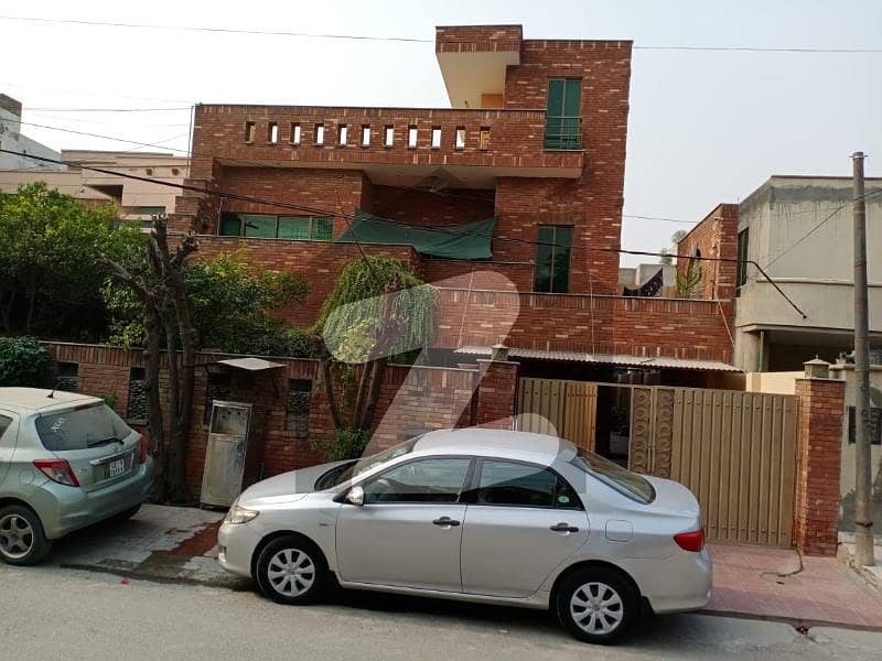 ریونیو سوسائٹی - بلاک بی ریوینیو سوسائٹی لاہور میں 6 کمروں کا 1 کنال مکان 4.5 کروڑ میں برائے فروخت۔