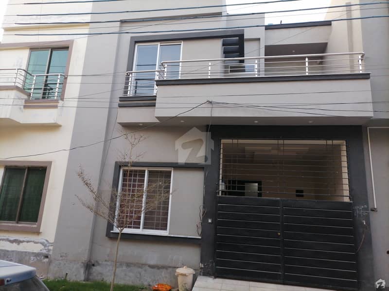 In Ghalib City House Sized 3.5 Marla For Sale