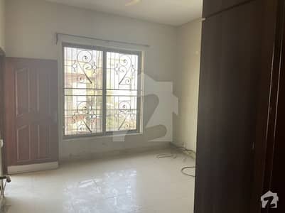 Johar Town B3 5 Marla House 3 Bed Drawing Room TV Lounge Double Kitchen Tile Flooring