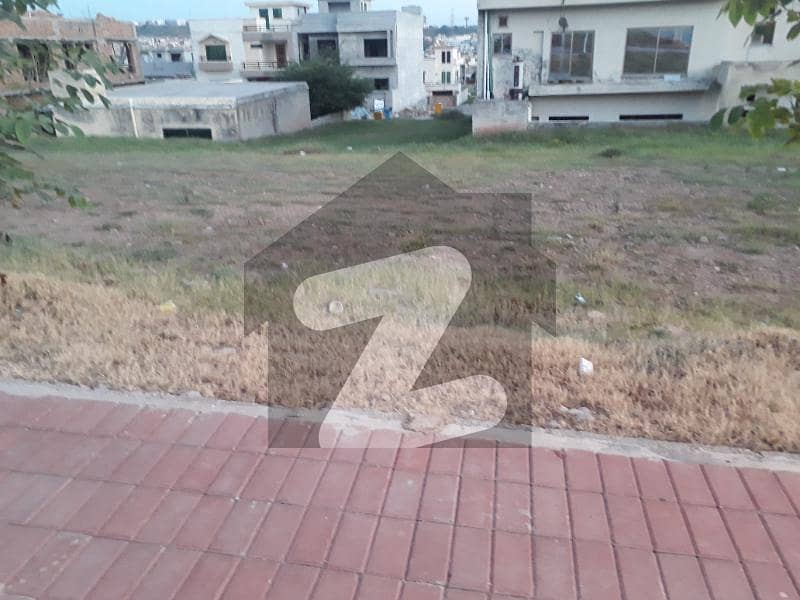Bahria Town Phase 8,5 Marla Plot For Sale