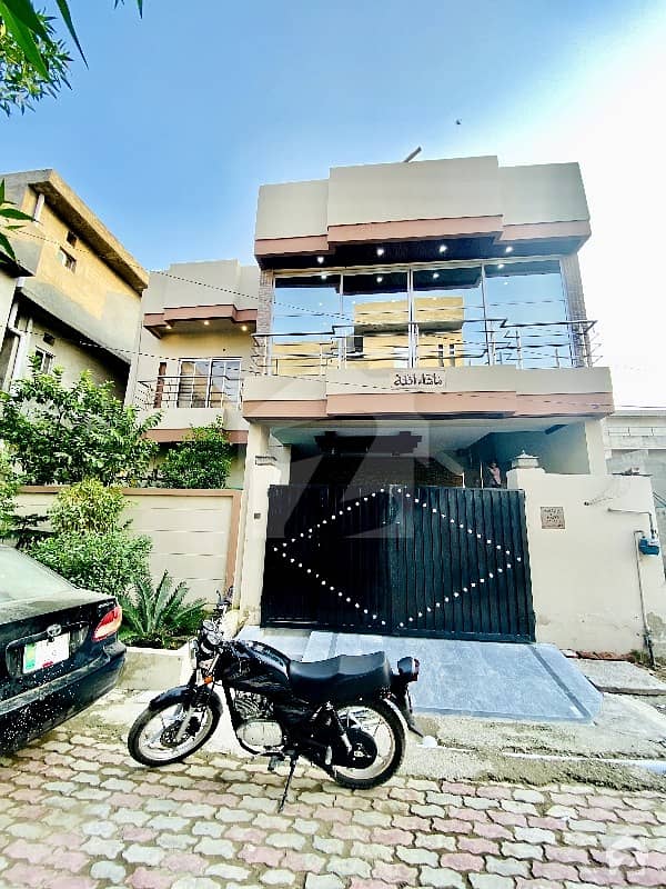 شیروانی ٹاؤن ہاؤسنگ سکیم لاہور میں 7 کمروں کا 10 مرلہ مکان 2.25 کروڑ میں برائے فروخت۔