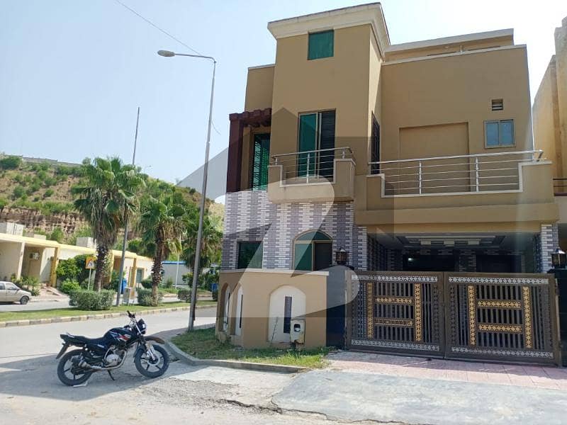 7 Marla Double story Bulevard Corner Heighted Prime location House