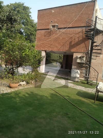 Gulberg C2 Block 3 Kanal House For Rant Vip Location