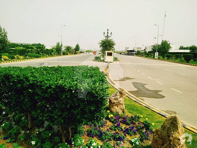 پارک ایونیو ہاؤسنگ سکیم لاہور میں 5 مرلہ رہائشی پلاٹ 50 لاکھ میں برائے فروخت۔