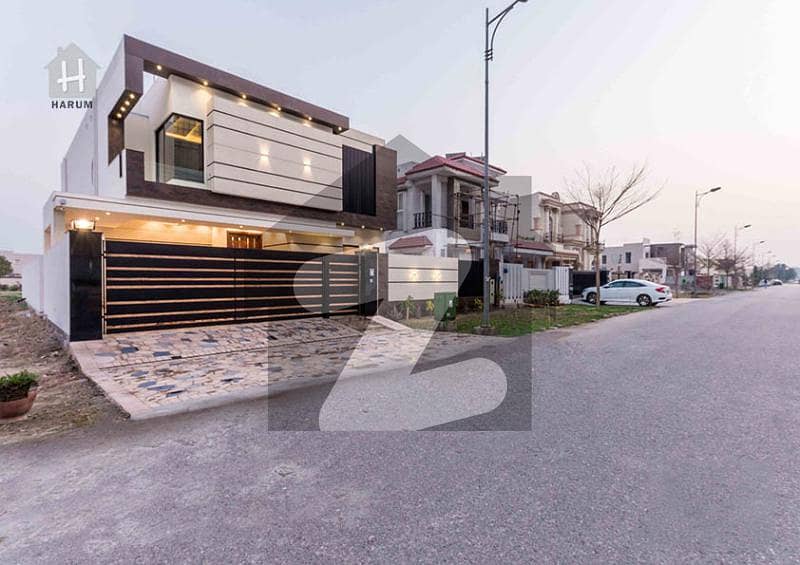 1 Kanal Modern Designers Bungalow Out Class For Sale