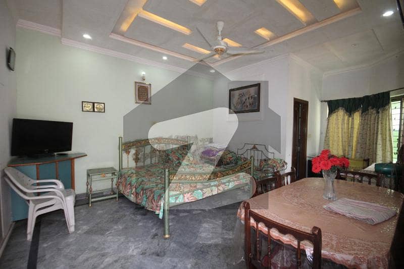 ڈی ایچ اے فیز 3 ڈیفنس (ڈی ایچ اے) لاہور میں 4 کمروں کا 14 مرلہ مکان 1.5 لاکھ میں کرایہ پر دستیاب ہے۔
