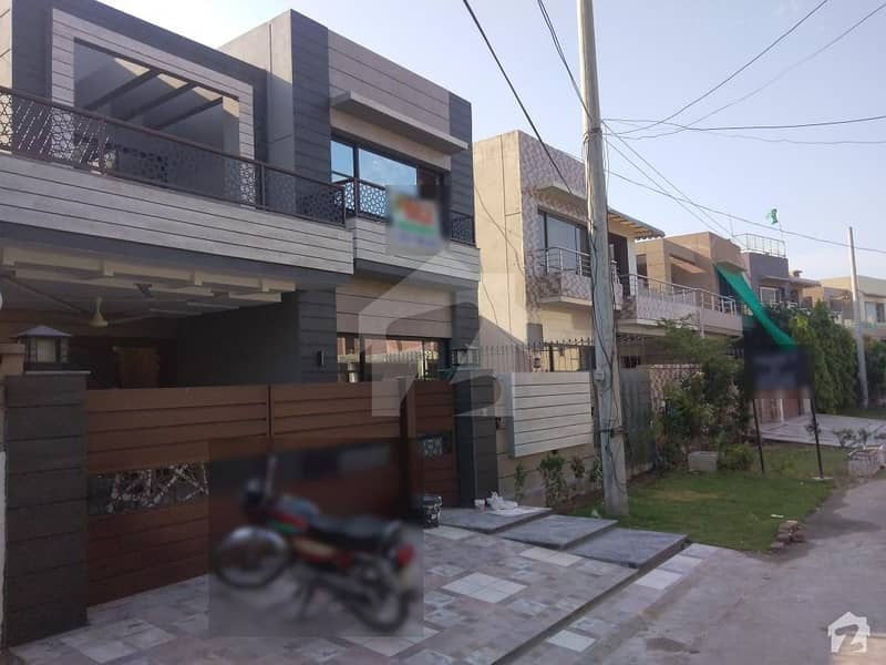 Fair-priced 10 Marla House In Lahore Available For Sale
