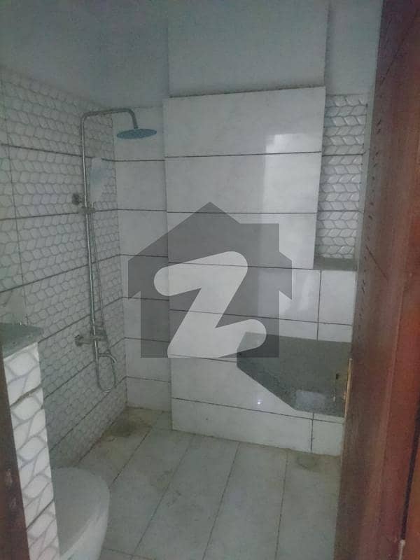 الہلال سوسائٹی کراچی میں 4 کمروں کا 18 مرلہ زیریں پورشن 2.6 کروڑ میں برائے فروخت۔