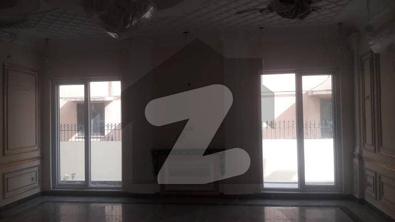 ڈی ایچ اے فیز 4 ڈیفنس (ڈی ایچ اے) لاہور میں 5 کمروں کا 1 کنال مکان 8 کروڑ میں برائے فروخت۔