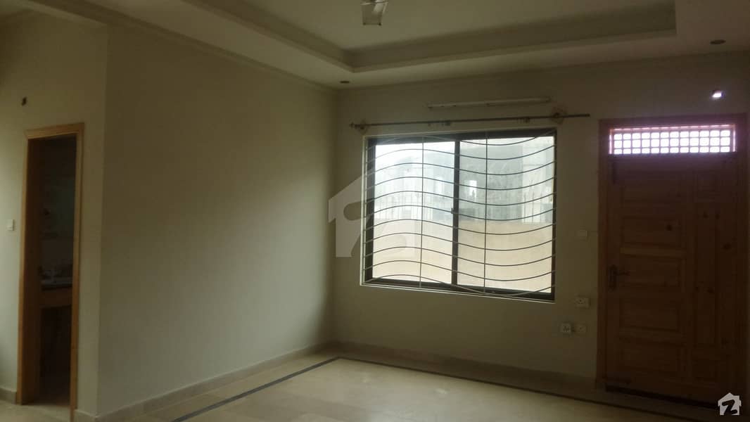 Striking 880 Square Feet Flat Available In Kohistan Enclave For Sale