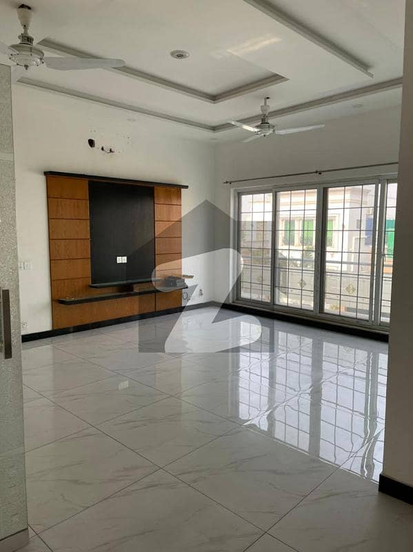 Kanal Beautiful Upper Portion 3 Bed Rooms Separate Gate In Dha Phase 8 Ex Park View