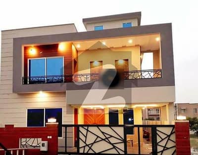 بحریہ ٹاؤن فیز 8 بحریہ ٹاؤن راولپنڈی راولپنڈی میں 5 کمروں کا 10 مرلہ مکان 3.3 کروڑ میں برائے فروخت۔