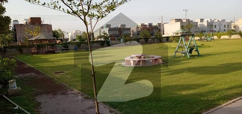 کے ای ایم سی ہاؤسنگ سوسائٹی ۔ بلاک ڈی کے ای ایم سی ہاؤسنگ سوسائٹی لاہور میں 5 مرلہ رہائشی پلاٹ 55 لاکھ میں برائے فروخت۔