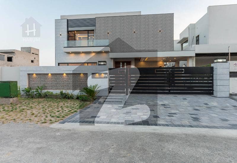 01 kanal Elegant house for sale in DHA designed by Mazhar Munir