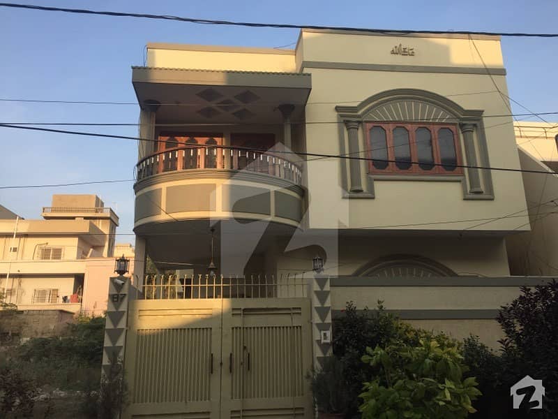 گلستان ظفر جمشید ٹاؤن کراچی میں 6 کمروں کا 8 مرلہ مکان 5.75 کروڑ میں برائے فروخت۔