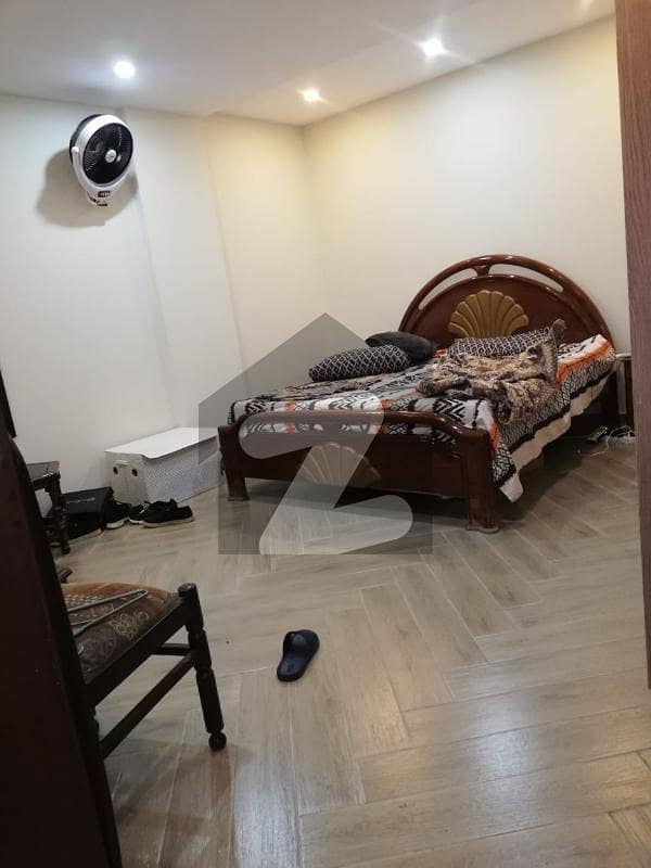 بحریہ ٹاؤن سیکٹرڈی بحریہ ٹاؤن لاہور میں 1 کمرے کا 2 مرلہ فلیٹ 53 لاکھ میں برائے فروخت۔
