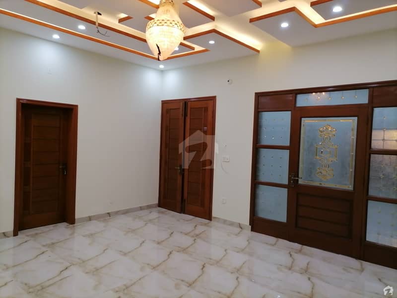 10 Marla House Is Available For Sale In Nasheman-e-Iqbal