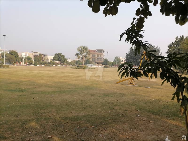 Residential Plot For Grabs In 5 Marla Lahore