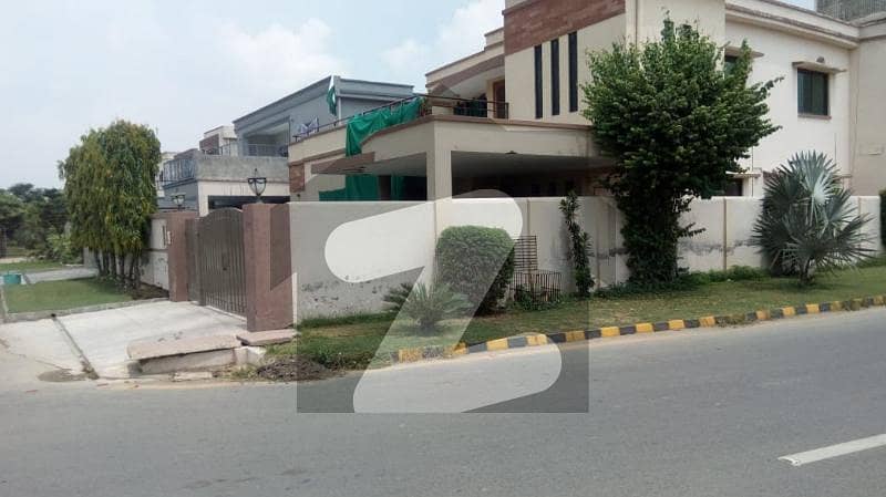 پی اے ایف فالکن کمپلیکس گلبرگ لاہور میں 5 کمروں کا 1 کنال مکان 7.5 کروڑ میں برائے فروخت۔