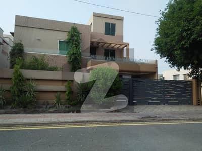 بحریہ ٹاؤن نشتر بلاک بحریہ ٹاؤن سیکٹر ای بحریہ ٹاؤن لاہور میں 5 کمروں کا 1 کنال مکان 1.5 لاکھ میں کرایہ پر دستیاب ہے۔