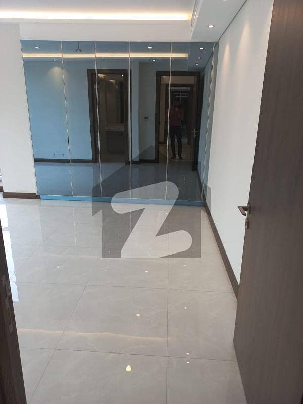 3 Bedroom At The Front 1st Floor Flat Flat Super Hot Location At The Best Rate In Gulberg 3 Mm Alam Road Lahore