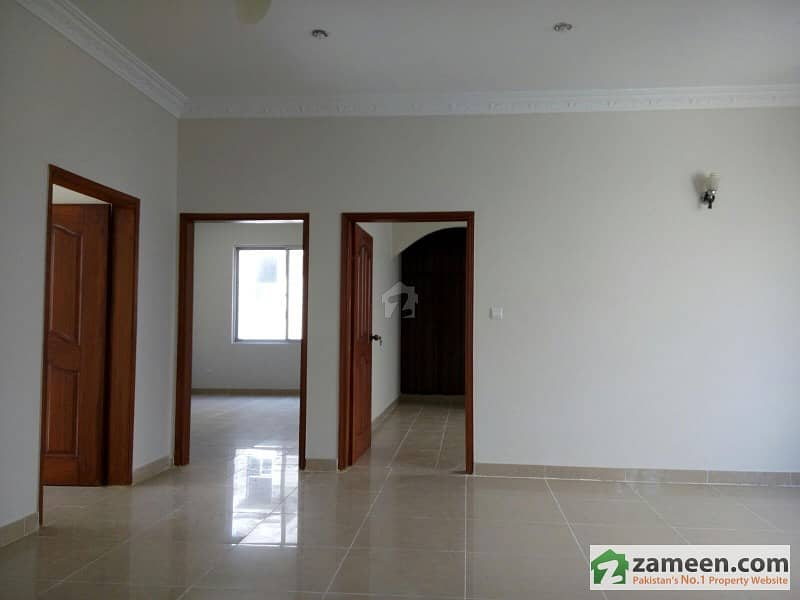 350 Yard 5 Bed Good Location Naval Housing Zamzama - House For Rent