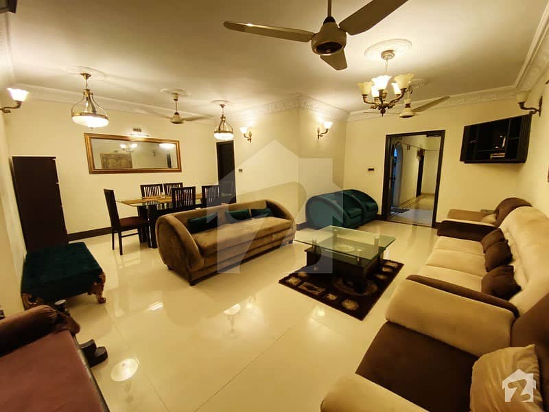 شاہراہِ فیصل کراچی میں 3 کمروں کا 9 مرلہ فلیٹ 3 کروڑ میں برائے فروخت۔