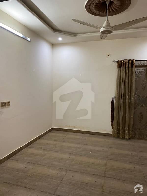 ڈیفینس ہومز سوسائٹی سیالکوٹ میں 3 کمروں کا 10 مرلہ زیریں پورشن 45 ہزار میں کرایہ پر دستیاب ہے۔