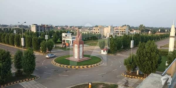 گرینڈ ایوینیوز ہاؤسنگ سکیم لاہور میں 10 مرلہ رہائشی پلاٹ 55 لاکھ میں برائے فروخت۔