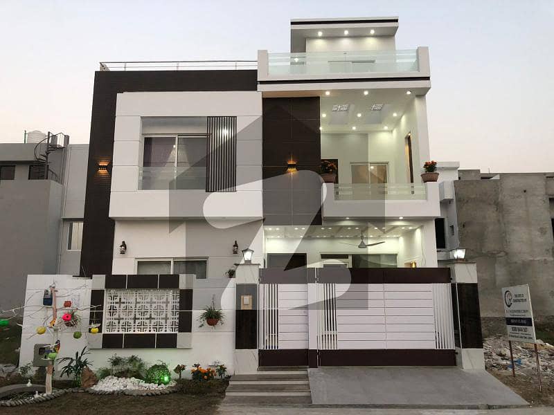 7 Marla Facing Park Brand New Luxury Home For Sale In E Block Dream Gardens Lahore.