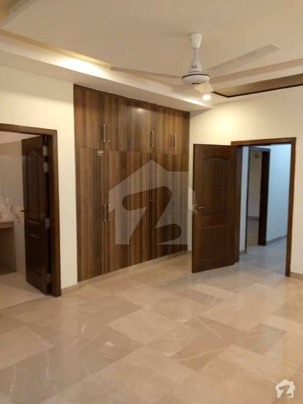 پیراگون سٹی - امپیریل1 بلاک پیراگون سٹی لاہور میں 5 کمروں کا 10 مرلہ مکان 2.6 کروڑ میں برائے فروخت۔