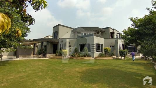 پیراڈائیز ویلی فیصل آباد میں 8 کمروں کا 2.25 کنال مکان 14.5 کروڑ میں برائے فروخت۔