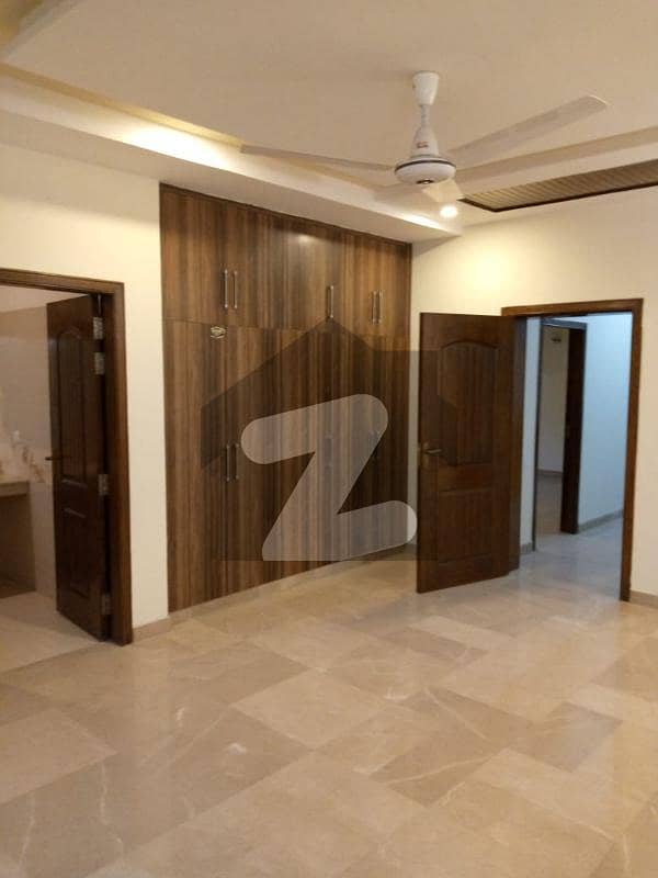 پیراگون سٹی - امپیریل1 بلاک پیراگون سٹی لاہور میں 4 کمروں کا 10 مرلہ مکان 2.65 کروڑ میں برائے فروخت۔