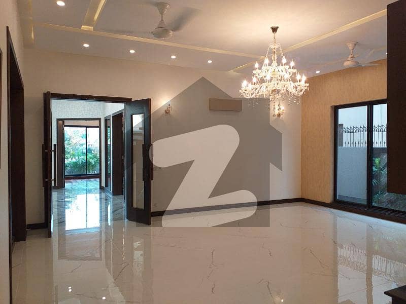 ڈی ایچ اے فیز 5 - بلاک اے فیز 5 ڈیفنس (ڈی ایچ اے) لاہور میں 5 کمروں کا 1 کنال مکان 6.5 کروڑ میں برائے فروخت۔