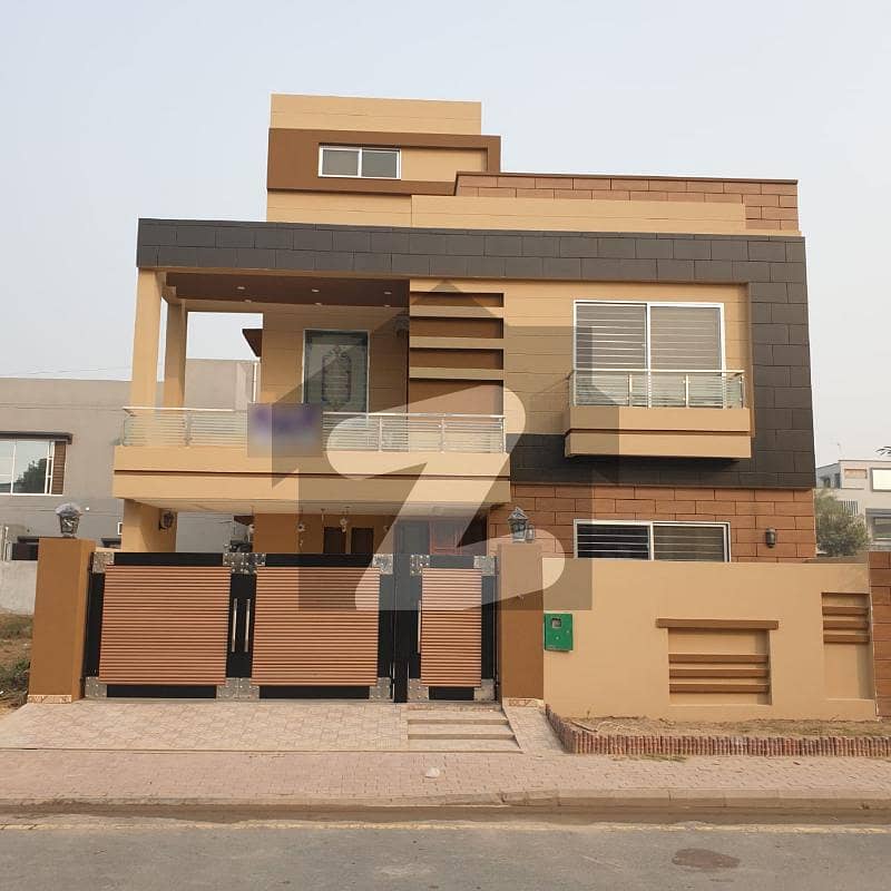 10 Marla House For Sale At Ideal Location Of Bahria Town Lahore
