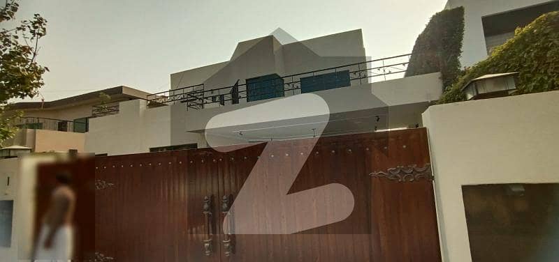 ڈی ایچ اے فیز 4 ڈیفنس (ڈی ایچ اے) لاہور میں 5 کمروں کا 1 کنال مکان 5.7 کروڑ میں برائے فروخت۔