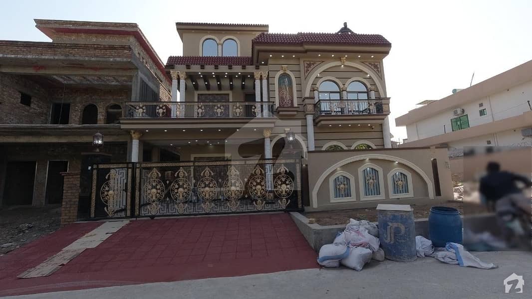 میڈیا ٹاؤن راولپنڈی میں 6 کمروں کا 12 مرلہ مکان 4.65 کروڑ میں برائے فروخت۔