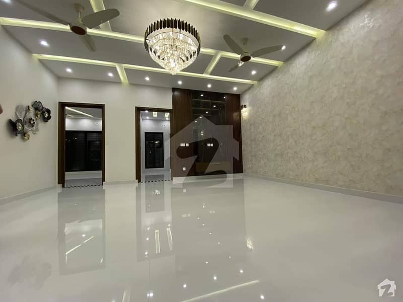 3 Kanal House Ideally Situated In Model Town