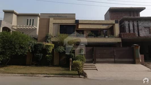 ازمیر ٹاؤن ۔ بلاک ایل ازمیر ٹاؤن لاہور میں 5 کمروں کا 1 کنال مکان 4.75 کروڑ میں برائے فروخت۔