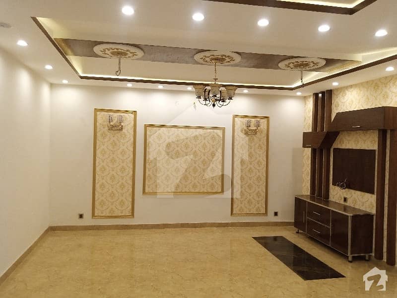 ایل ڈی اے ایوینیو ۔ بلاک ایف ایل ڈی اے ایوینیو لاہور میں 3 کمروں کا 1 کنال بالائی پورشن 45 ہزار میں کرایہ پر دستیاب ہے۔