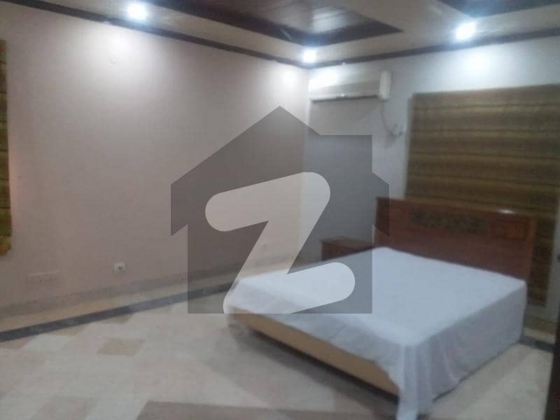 ڈی ایچ اے فیز 5 - بلاک کے فیز 5 ڈیفنس (ڈی ایچ اے) لاہور میں 4 کمروں کا 10 مرلہ مکان 1.65 لاکھ میں کرایہ پر دستیاب ہے۔