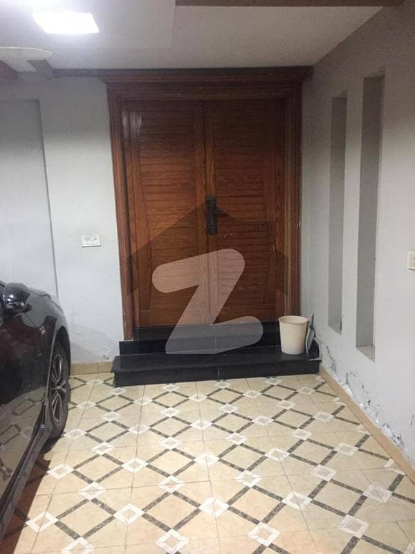 بحریہ آرچرڈ لاہور میں 5 کمروں کا 8 مرلہ مکان 1.6 کروڑ میں برائے فروخت۔